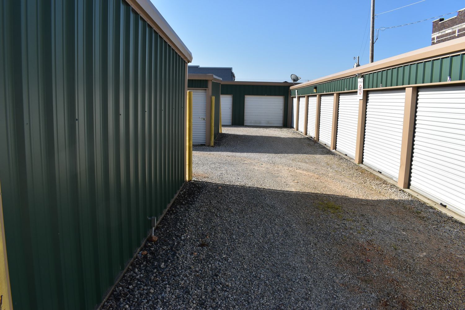 408 E Bond St, Monett, MO 65708